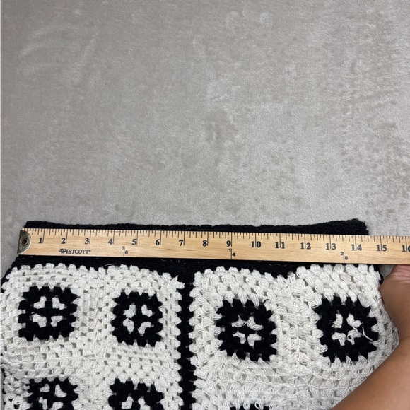 Urban Outfitters Granny Square Crochet Black White Boho Shorts Size Large - Picture 6 of 16